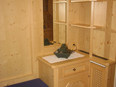 Garderobe in Fichte mit Bank.JPG